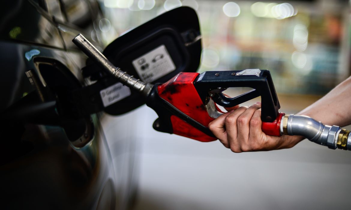 Diesel mais caro: governo corta primeira ajuda nos combustíveis