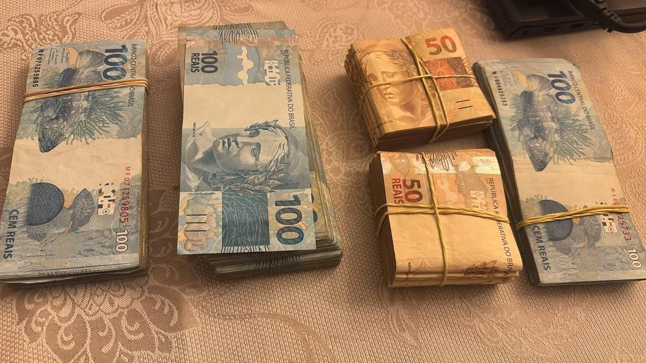 PF encontra dinheiro em livro falso durante ação contra nomes ligados a Sóstenes